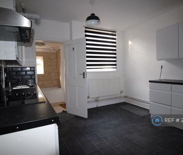 4 bedroom terraced house to rent - Photo 1