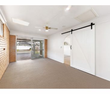 5 Pearl Key, Broadbeach Waters QLD 4218 - House For Rent | Domain - Photo 3