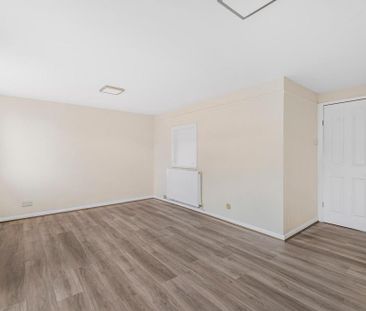 3 bedroom end of terrace house to rent - Photo 4