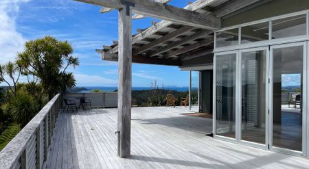 A Slice of Coastal Paradise - Beautiful 3-Bedroom Home - Photo 2