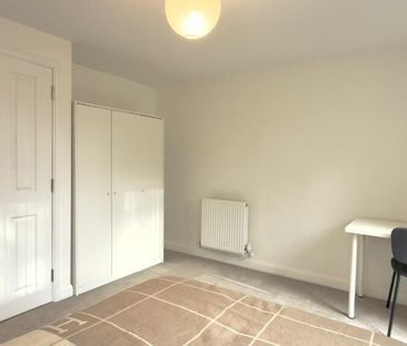 Room in a Shared House, Ambassador Building, SW11 - Photo 4