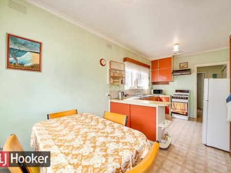 FAMILY HOME IN A GOOD LOCATION - Photo 2