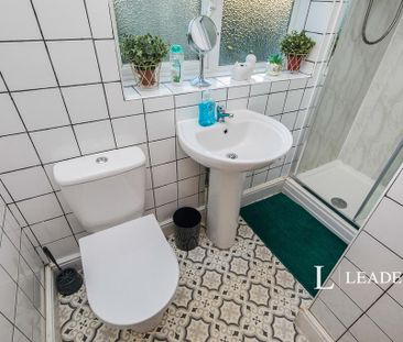 4 bedroom detached house to rent - Photo 2