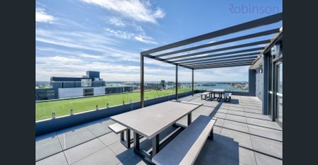 Two bedroom apartment on level 8 with stunning views over to Newcastle Harbour, Marina and city - Photo 4