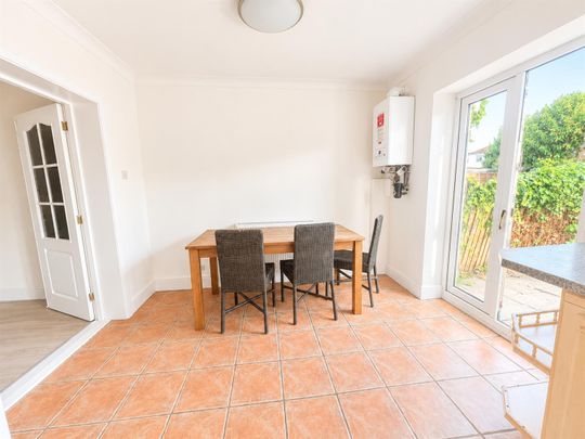 Chestnut Road, Enfield EN3, London - Photo 1