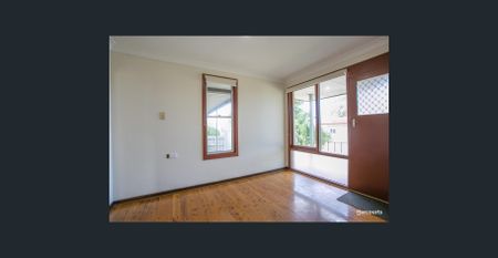 Spacious Family Home in Quiet Street Near Campbelltown CBD - Photo 4