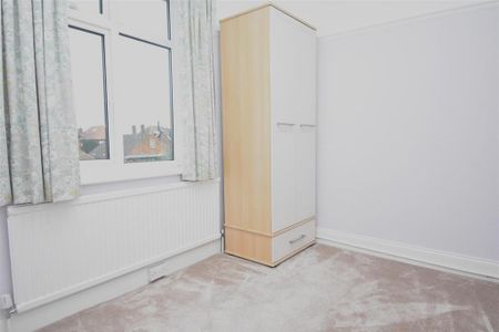 4 bedroom semi-detached house to rent - Photo 5