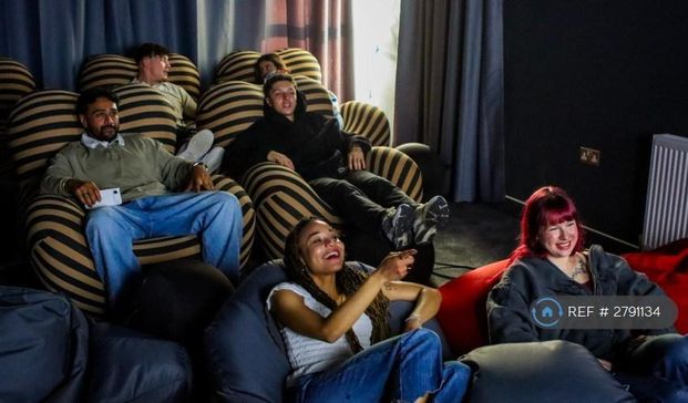 1 bedroom in a house share to rent - Photo 1