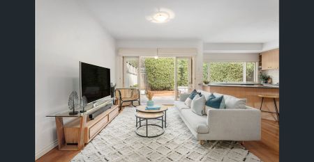 HIDDEN GEM IN GREAT LOCATION - Photo 3