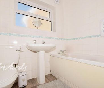 2 bedroom ground floor flat to rent - Photo 4