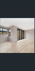 3 Bedroom Home on Beautiful Broadway! - Photo 4