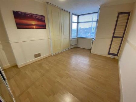 Longbridge Road, Dagenham, RM8 - Photo 3