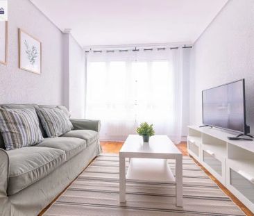 Alquiler de piso en Calle Floranes - Photo 1