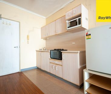 SELF CONTAINED STUDIO APARTMENT IN CONVENIENT LOCATION - Photo 2