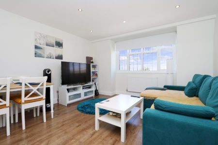 Wentworth Court, Surbiton, KT6 - Photo 2
