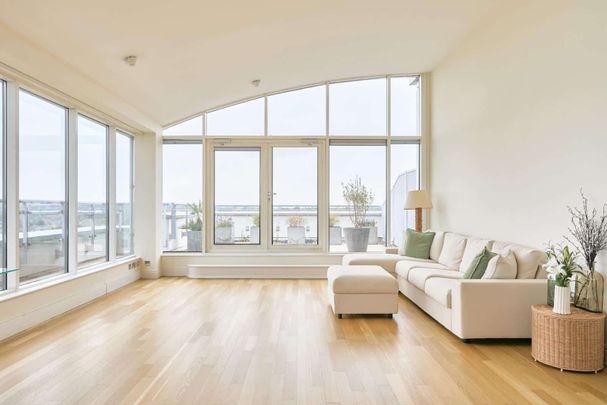 Mortlake High Street, SW14, London - Photo 1