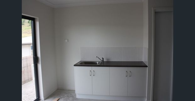 4 bedroom home is quiet location - Photo 1