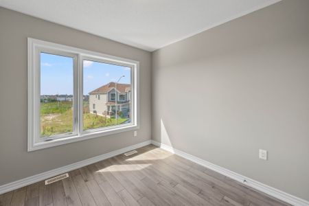 For Lease - 4 Rochester Drive, Barrie, Ontario - Photo 3