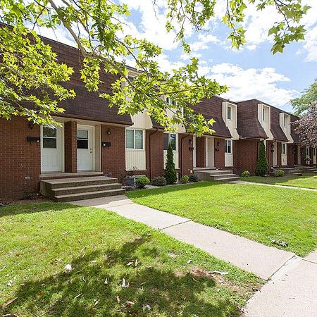 Pontiac Court – Townhomes - Photo 4