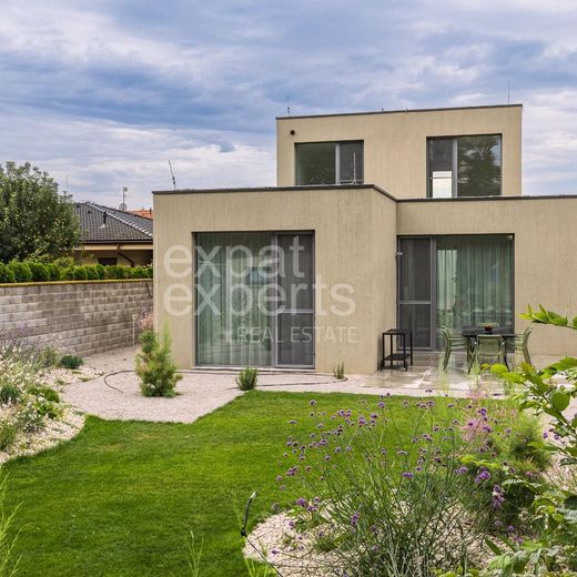 Exkluzívny 4i RD 136 m2, klimatizácia, parkovanie, priestranná záhrada - Fotografia 1