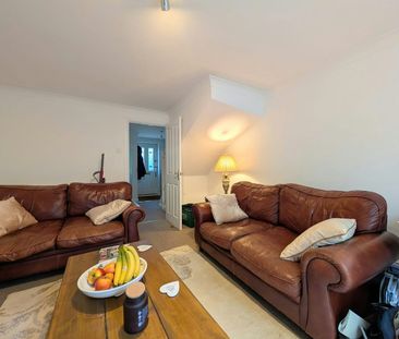 Terraced House to rent on - Photo 6