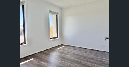 Spacious Family home with Reverse Cycle Cooling! - Photo 5