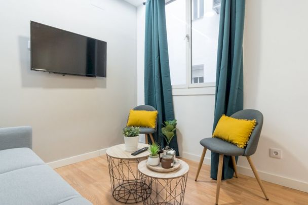 Cozy room in Alejandro González, Madrid - Photo 1