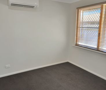 IDEAL FAMILY HOME - Modern Interior with AMPLE Parking!!! - Photo 4