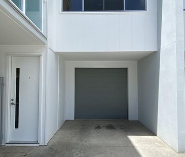 Modern 1-Bedroom Apartment with Single Garage in Sippy Downs | $440 Including Utilities - Photo 2