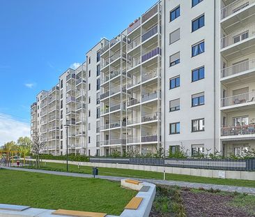 TOLLE SINGLEWOHNUNG - MIT AUFZUG, BALKON FUSSBODENHEIZUNG UND EINBA... - Photo 1