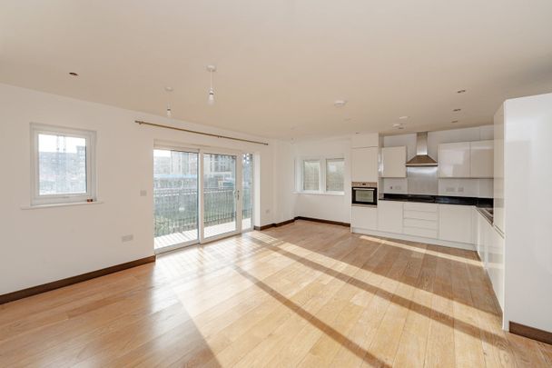 2 Bed Flat, Sharleston Court, IG11 - Photo 1