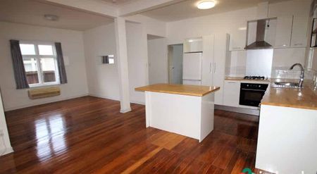 Character 4 Double Bedroom House - Photo 3