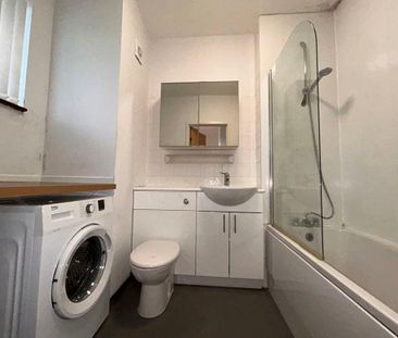 2 bed ground floor flat to rent in NE10 - Photo 3