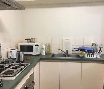 Large, Nice Room Opposite Curtin Uni. No Bills to Pay, FREE WIFI. - Photo 3