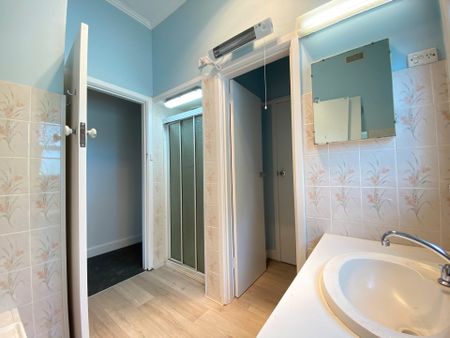 Character Home - Three Bedrooms, Study, Shed & Additional Parking - Photo 5