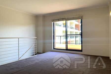 Spacious Bedroom Split Level Apartment - Photo 4