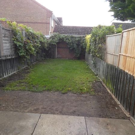 2 bedroom terraced house to rent - Photo 4