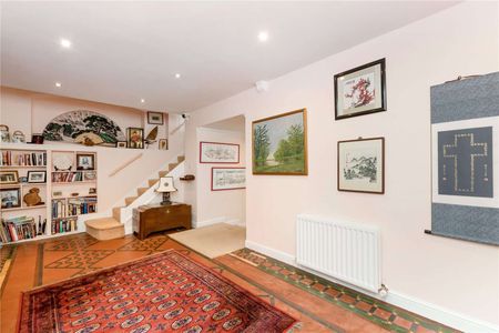 Unique character property in prestigious gated mansion conversion - Photo 3