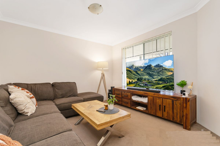 Gorgeous 4 x 2 Home ! - Photo 5