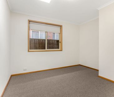 LOW MAINTENANCE HOME IN AN IDEAL LOCATION - Photo 3