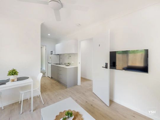 “Fully furnished one-bedroom apartments with electricity, NBN, water included!” - Photo 1