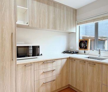 Stunning Self-Contained 2-Bedroom Home in Albany - Photo 4