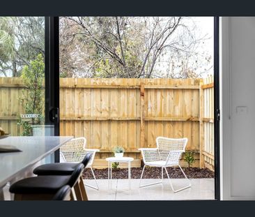 3 Bedroom Townhouse with Style - Photo 5