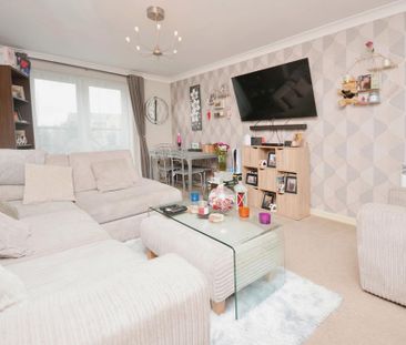 2 bedroom flat to rent - Photo 2