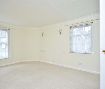 1 bedroom retirement property to rent - Photo 6