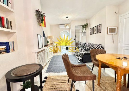 2-BEDROOM APARTMENT 160 METRES FROM THE BEACH IN TORREVIEJA