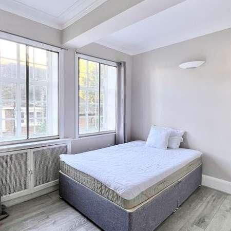 Hillside Court, Finchley Rd, London, NW3 - Photo 1