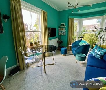 2 bedroom flat to rent - Photo 2