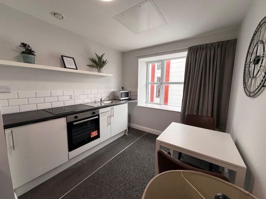 Flat To Let - Photo 1