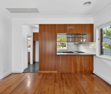 4‑Bedroom Family Home in Prime Glen Iris Location - Gardener includ... - Photo 6